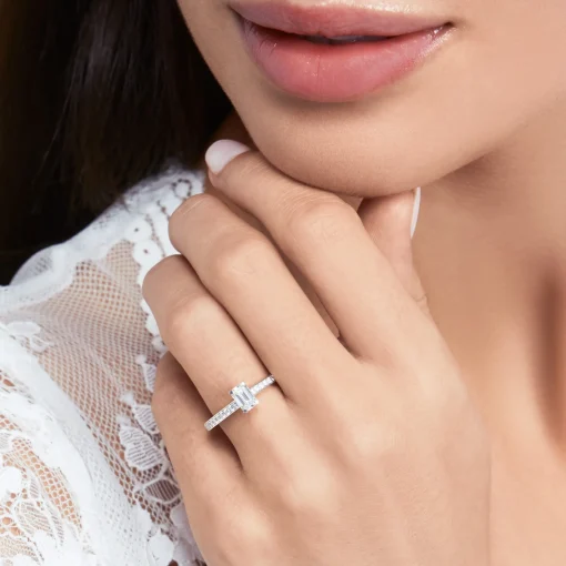 Graff Flame Emerald Cut Diamond Engagement Ring^ Emerald|Flame
