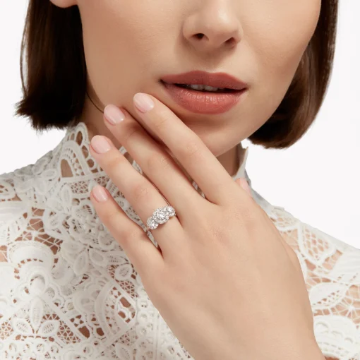 Graff Icon Three Stone Round Diamond Engagement Ring^ Round|Icon